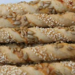 Slani štapići sa susamom i makom