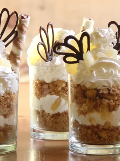 Ananas desert u čaši